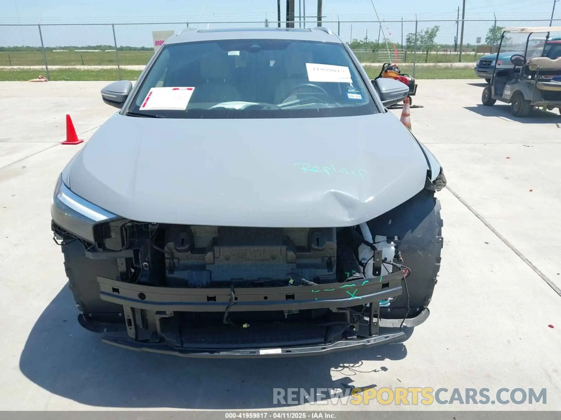 12 Photograph of a damaged car WA1G2BFZ8NP048025 AUDI Q4 E-TRON 2022