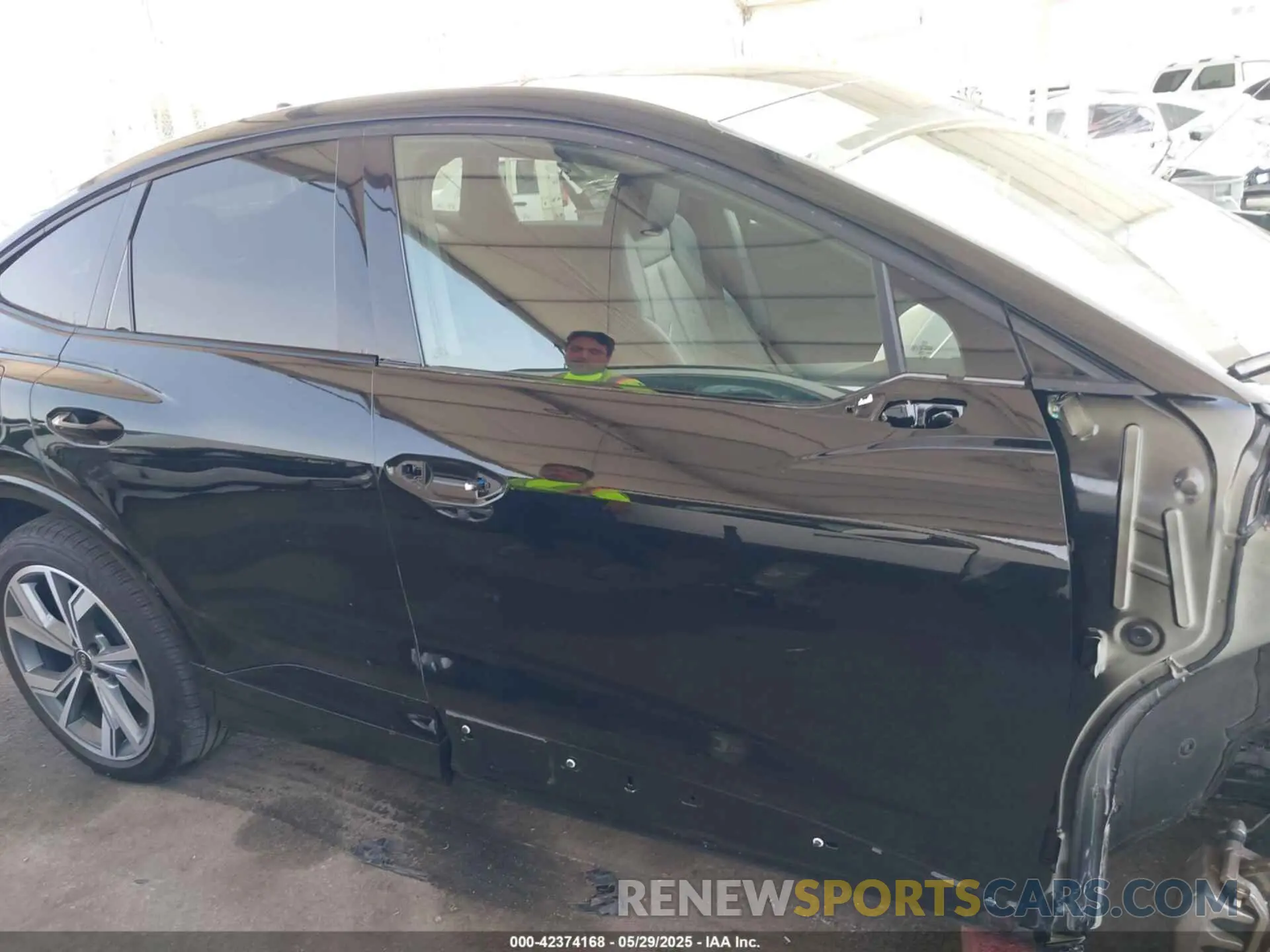 14 Photograph of a damaged car WA122BFZ2RP023525 AUDI Q4 SPORTBACK E-TRON 2024