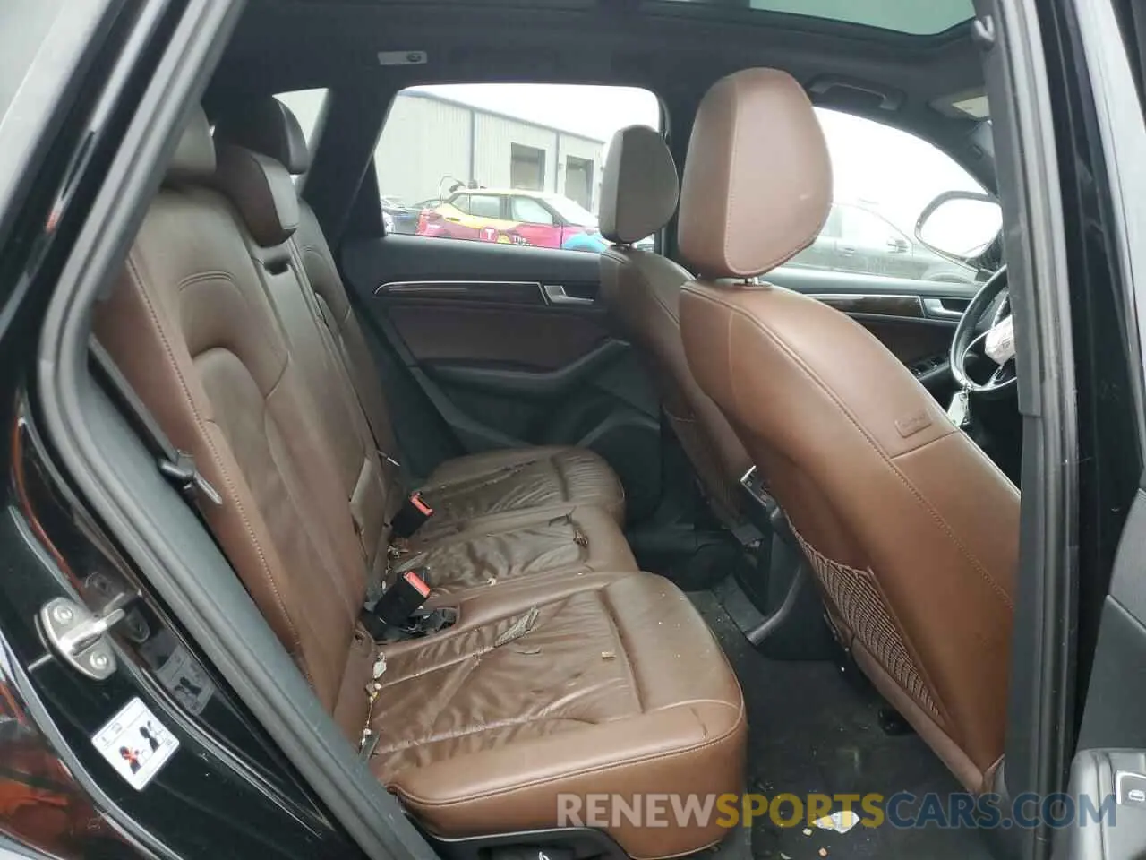 11 Photograph of a damaged car WA1C2AFP2HA098384 AUDI Q5 2017