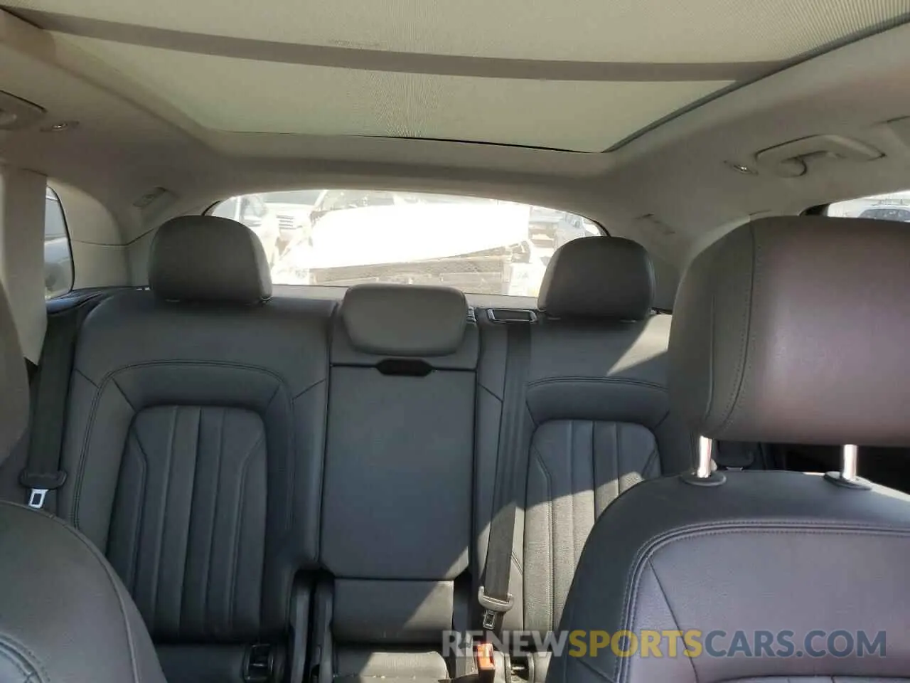 10 Photograph of a damaged car WA1ANAFY2J2225271 AUDI Q5 2018