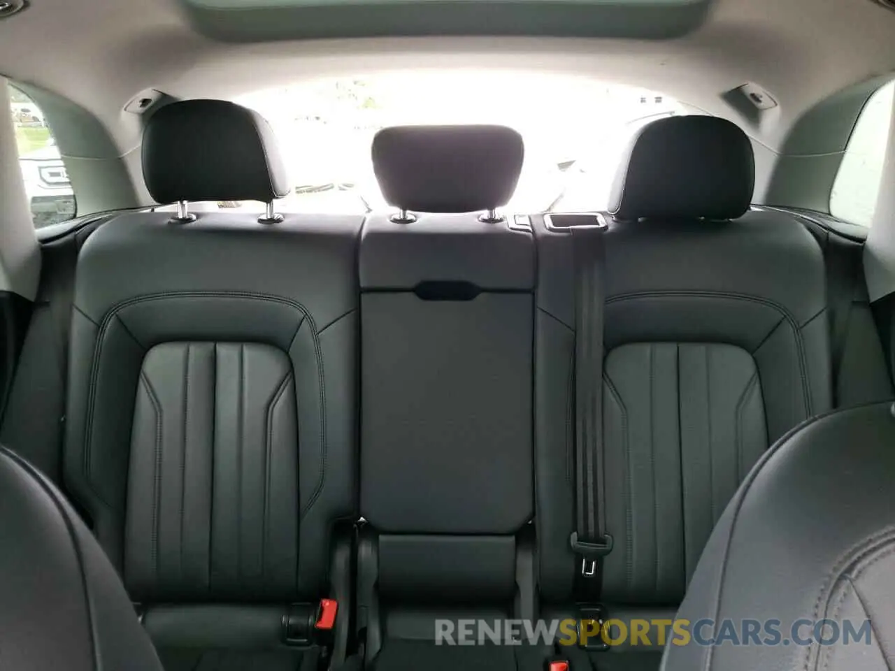 10 Photograph of a damaged car WA1BNAFY7J2215050 AUDI Q5 2018