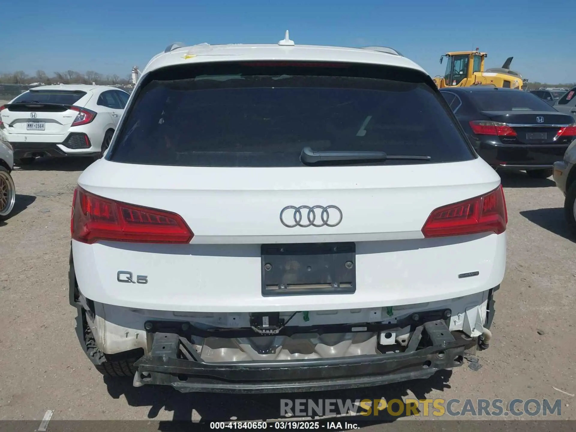 16 Photograph of a damaged car WA1ANAFY0K2022137 AUDI Q5 2019