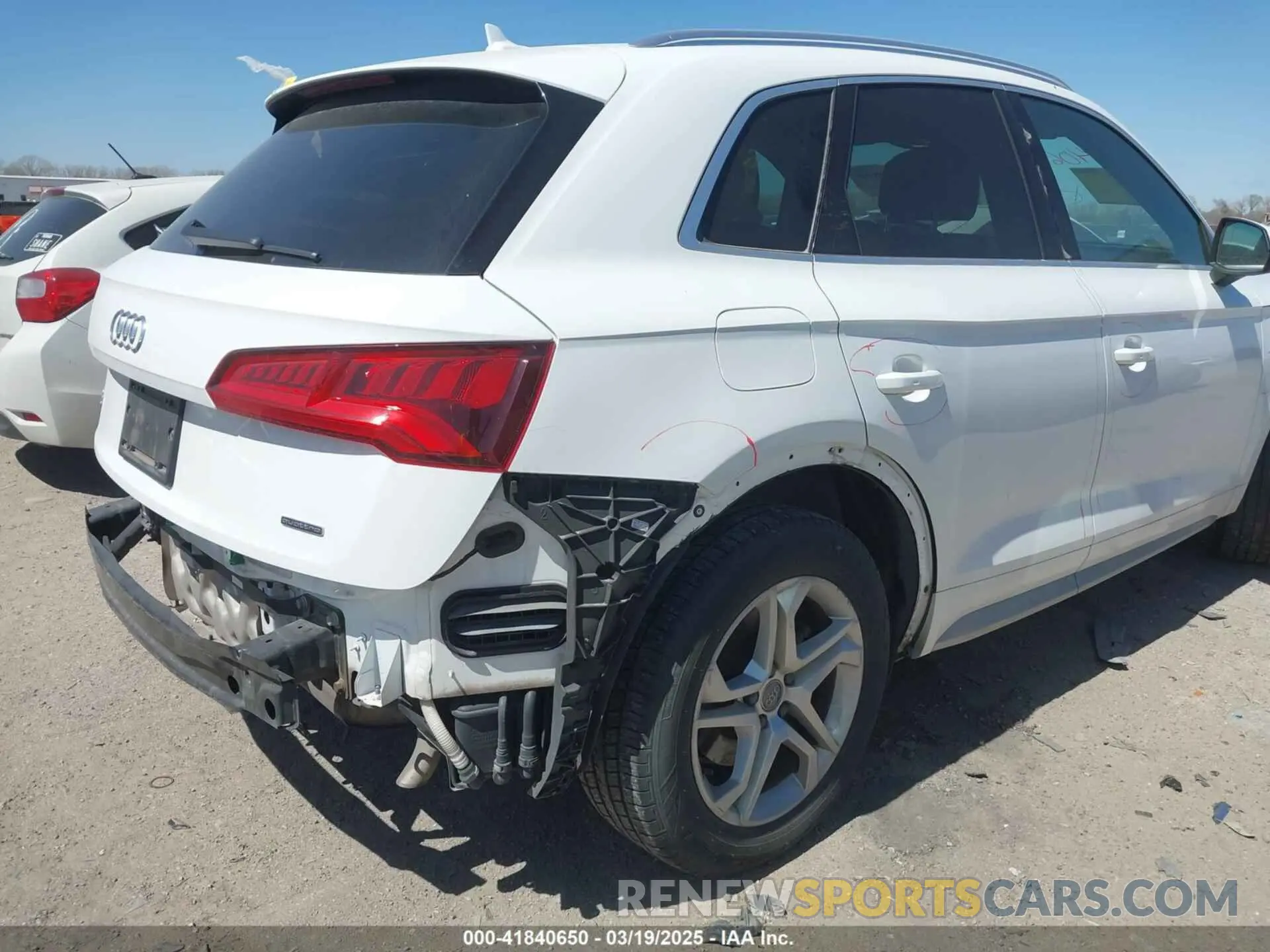 18 Photograph of a damaged car WA1ANAFY0K2022137 AUDI Q5 2019