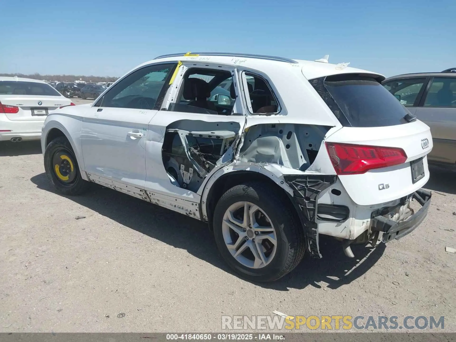 3 Photograph of a damaged car WA1ANAFY0K2022137 AUDI Q5 2019