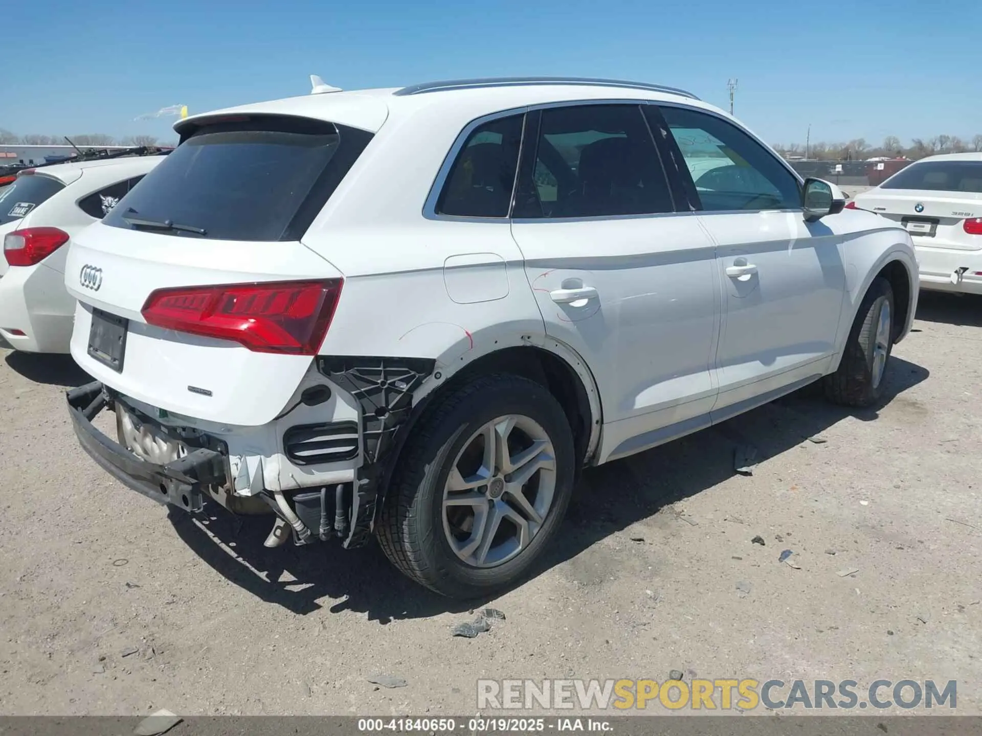 4 Photograph of a damaged car WA1ANAFY0K2022137 AUDI Q5 2019