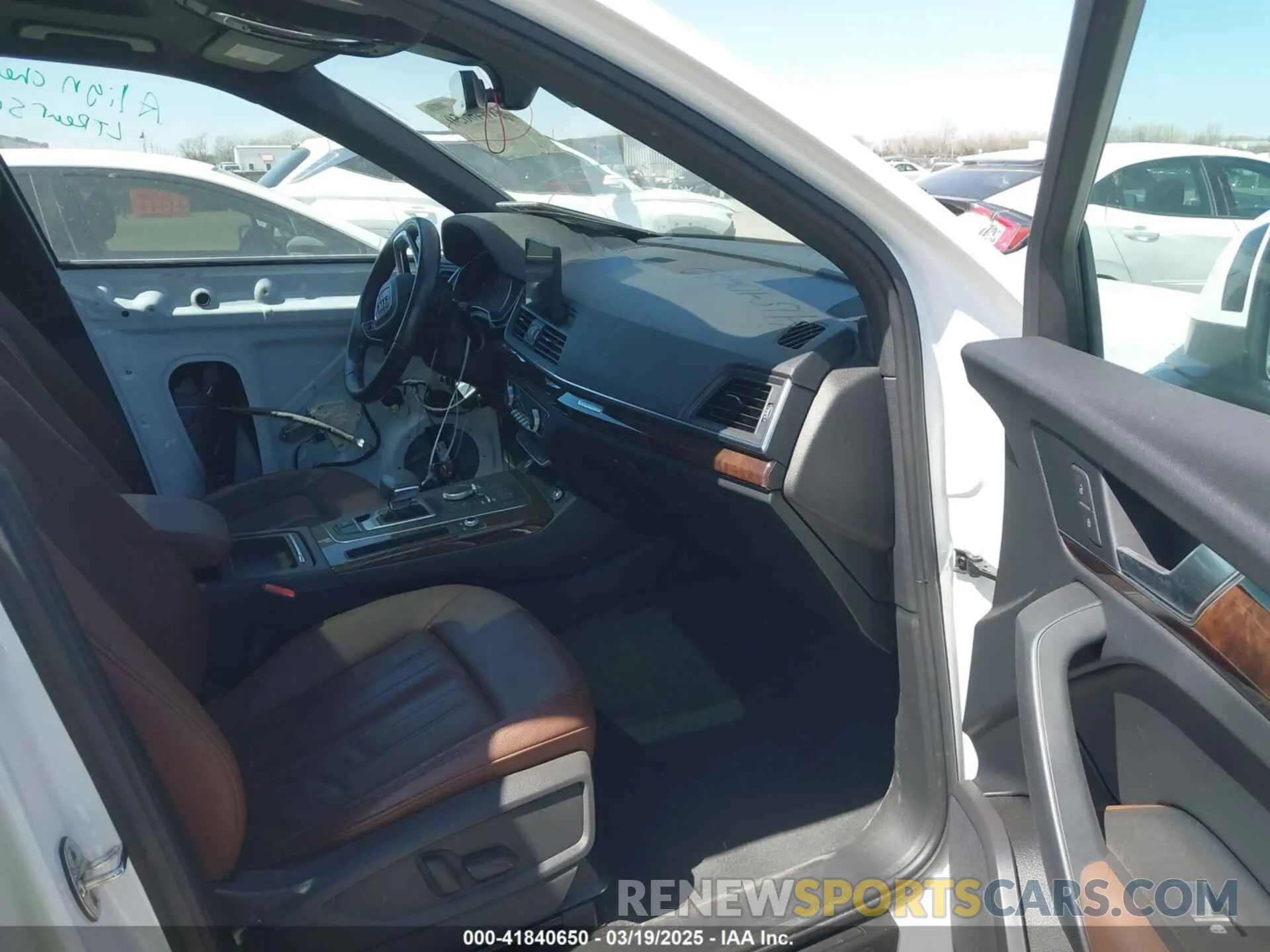 5 Photograph of a damaged car WA1ANAFY0K2022137 AUDI Q5 2019