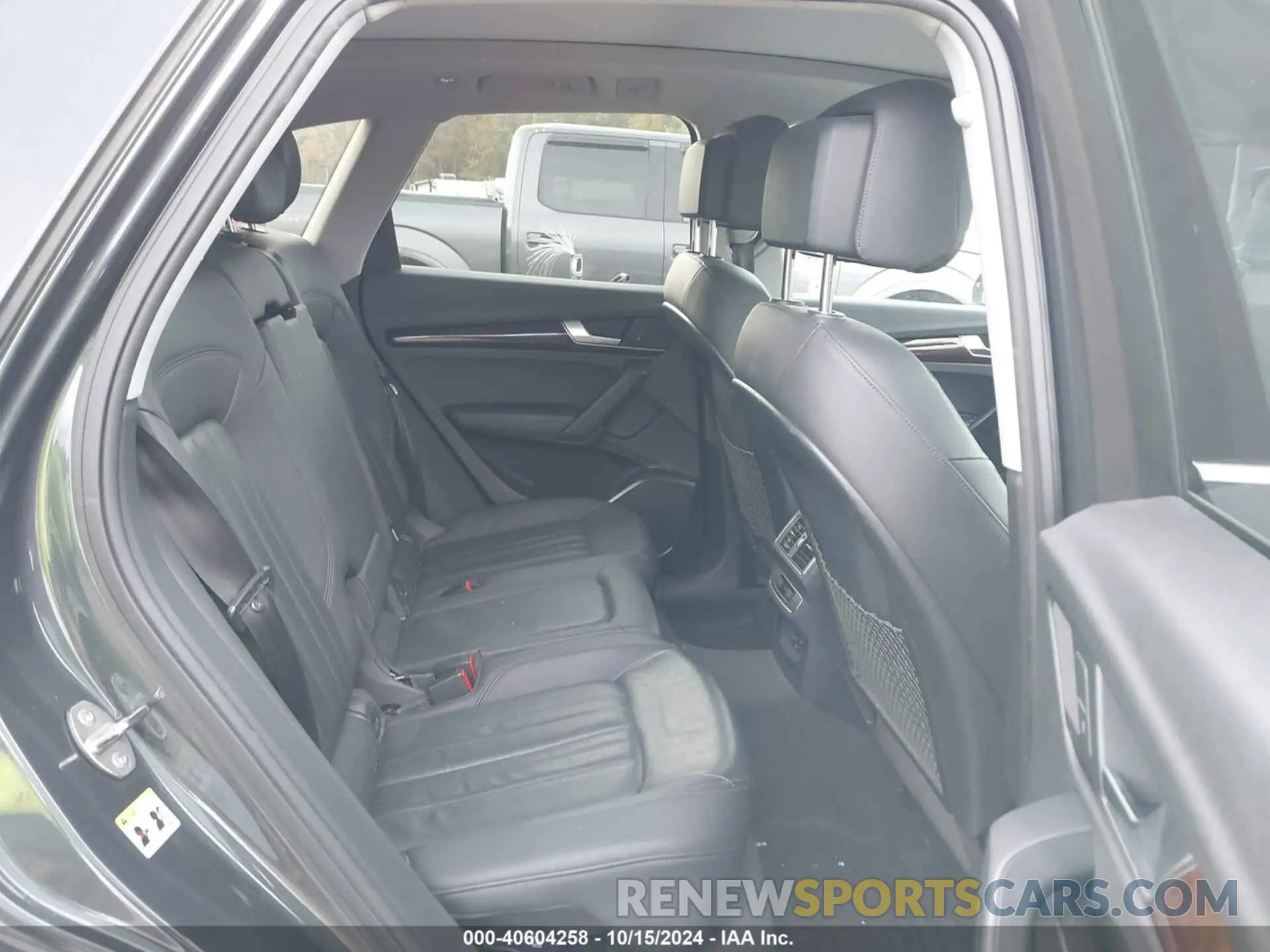 8 Photograph of a damaged car WA1ANAFY0K2023238 AUDI Q5 2019