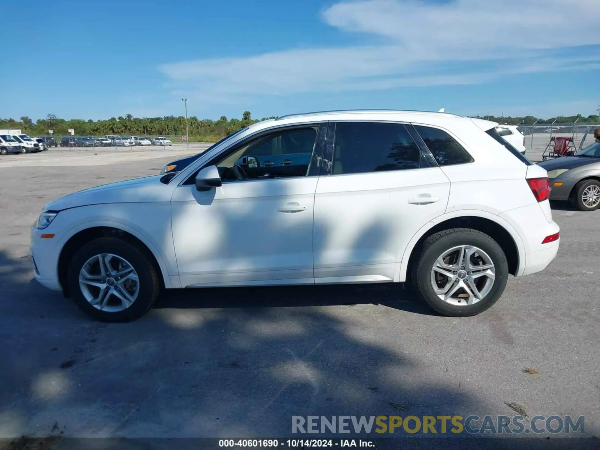 14 Photograph of a damaged car WA1ANAFY0K2064484 AUDI Q5 2019
