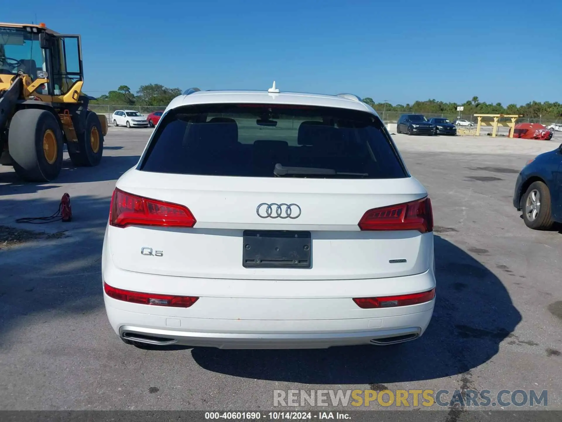 16 Photograph of a damaged car WA1ANAFY0K2064484 AUDI Q5 2019