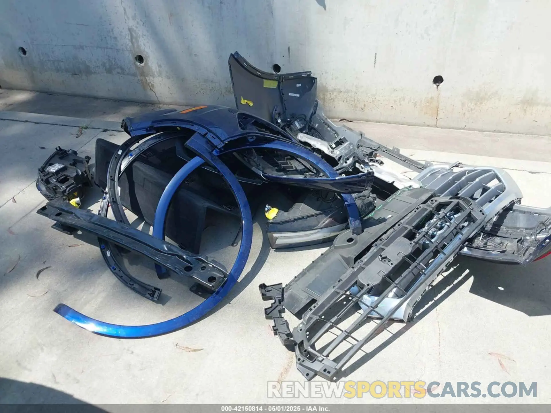 12 Photograph of a damaged car WA1ANAFY0K2097615 AUDI Q5 2019