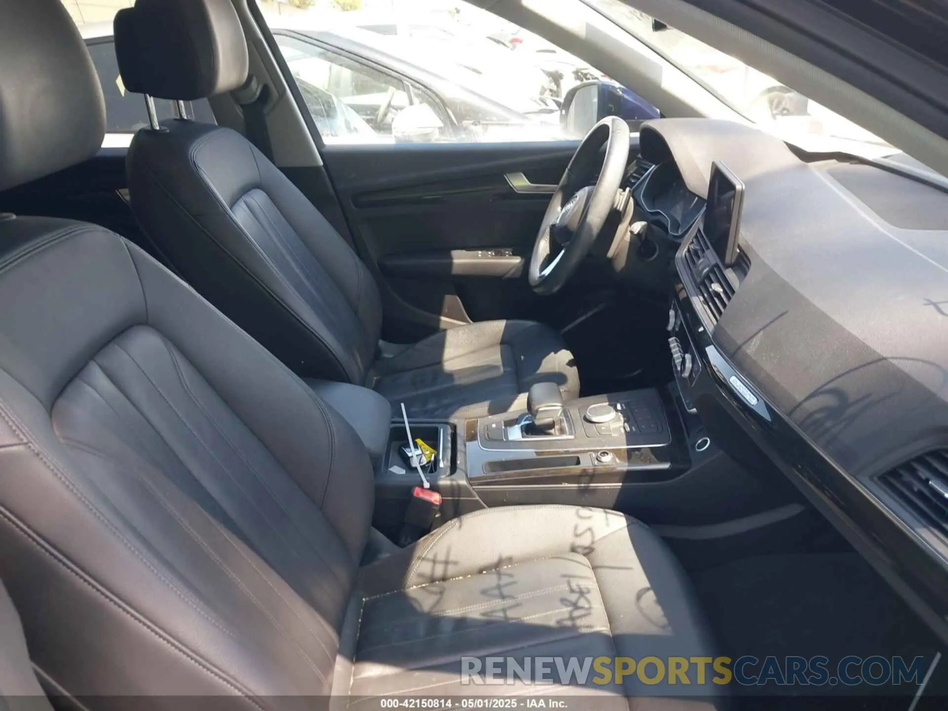 5 Photograph of a damaged car WA1ANAFY0K2097615 AUDI Q5 2019
