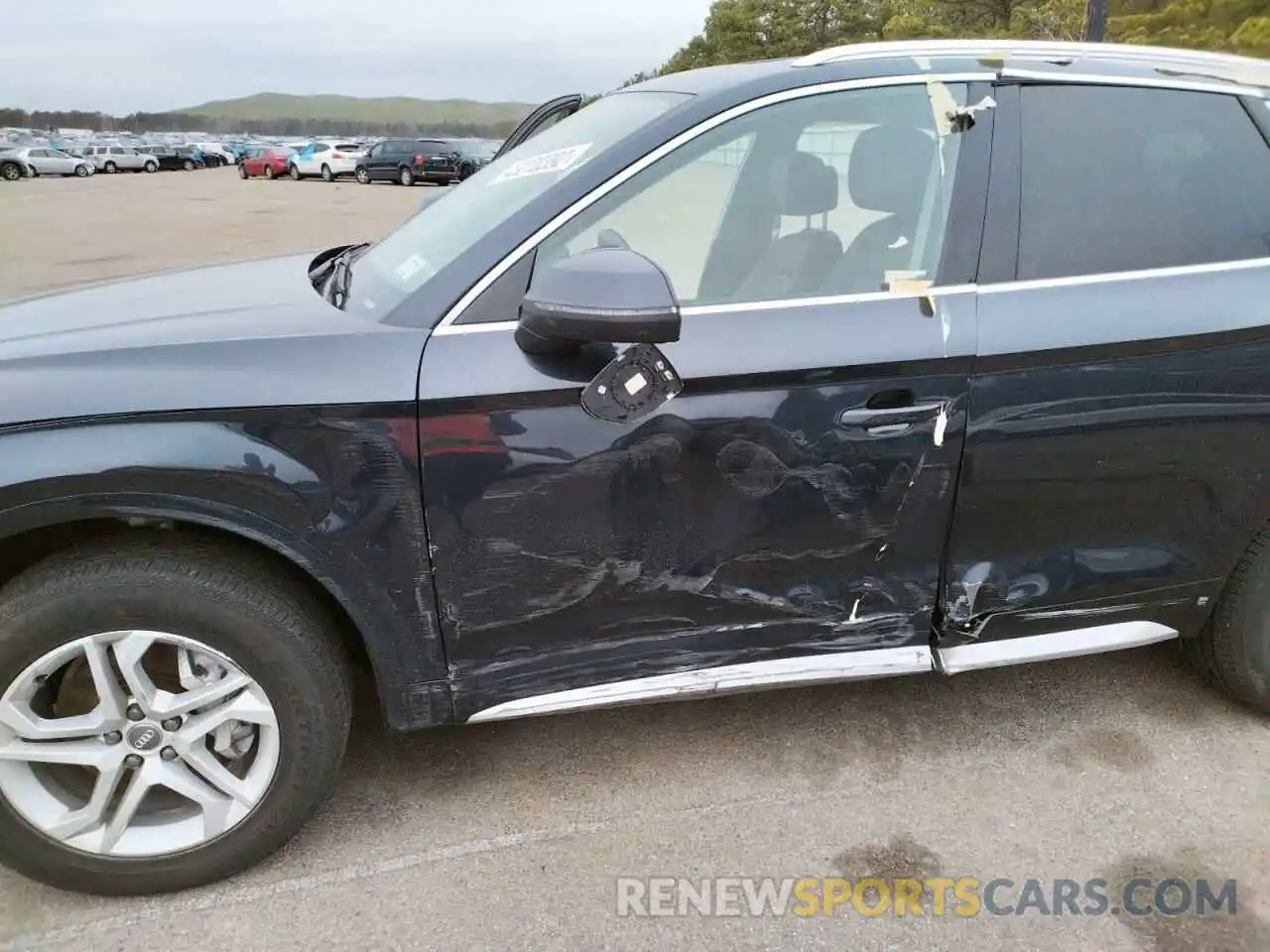 9 Photograph of a damaged car WA1ANAFY0K2103042 AUDI Q5 2019