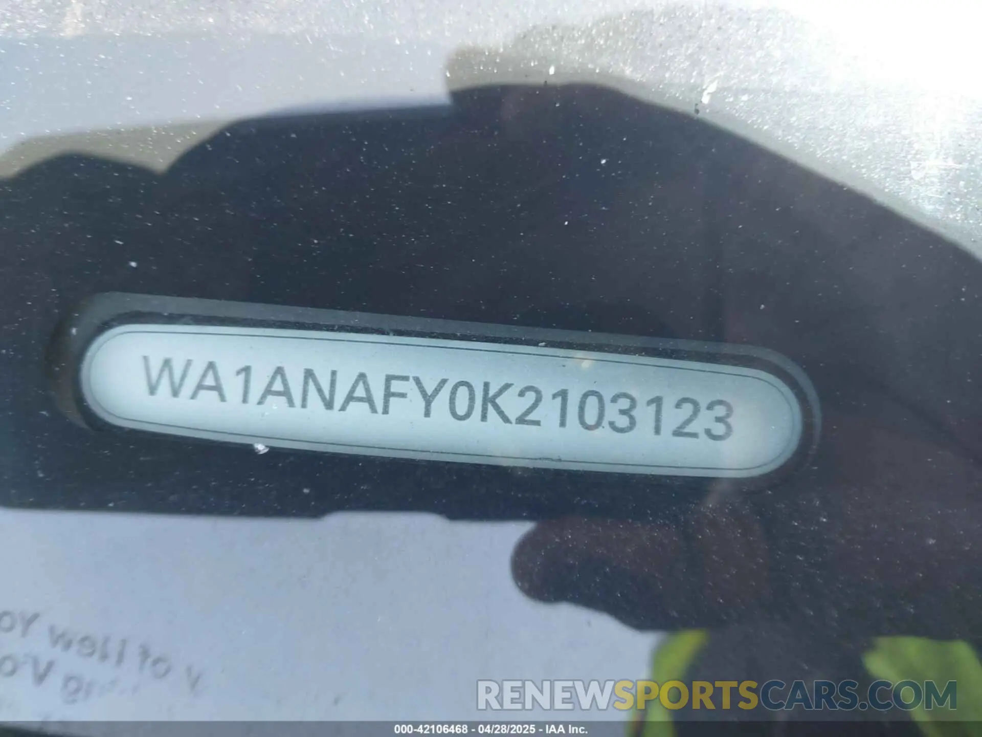 17 Photograph of a damaged car WA1ANAFY0K2103123 AUDI Q5 2019