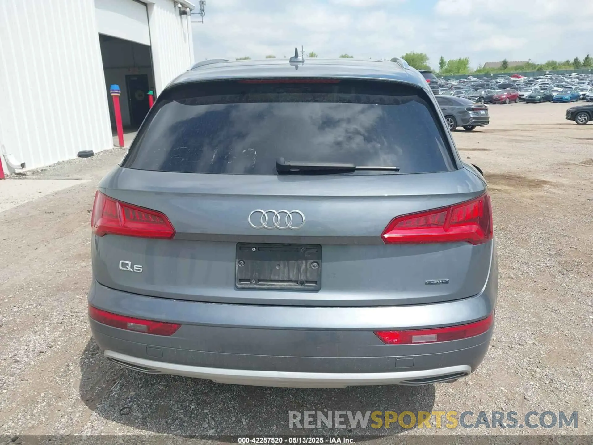 16 Photograph of a damaged car WA1ANAFY0K2123808 AUDI Q5 2019