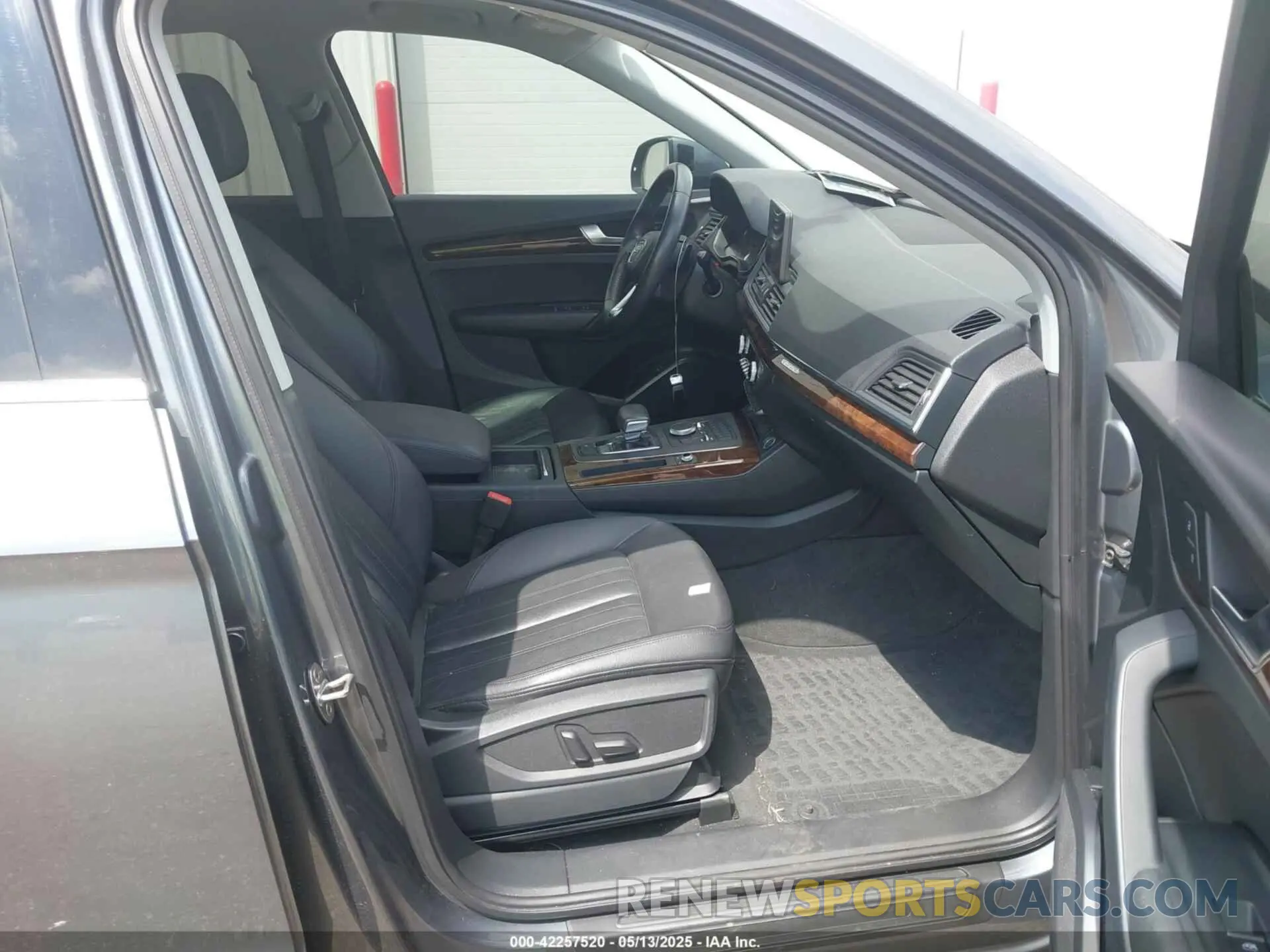 5 Photograph of a damaged car WA1ANAFY0K2123808 AUDI Q5 2019