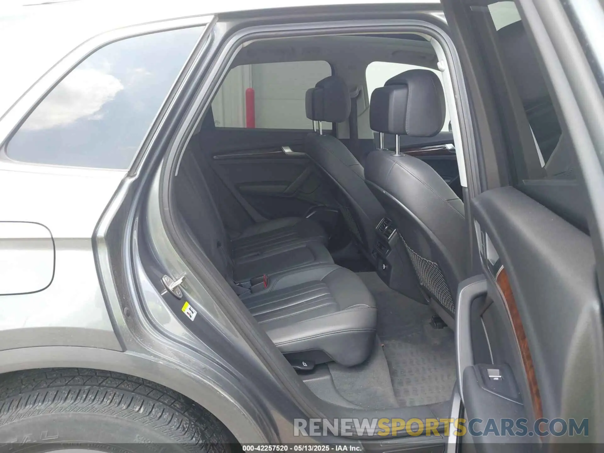 8 Photograph of a damaged car WA1ANAFY0K2123808 AUDI Q5 2019