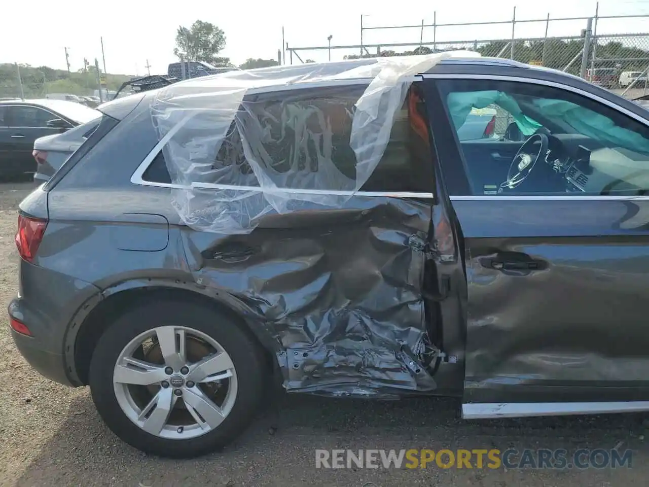 9 Photograph of a damaged car WA1ANAFY1K2108489 AUDI Q5 2019