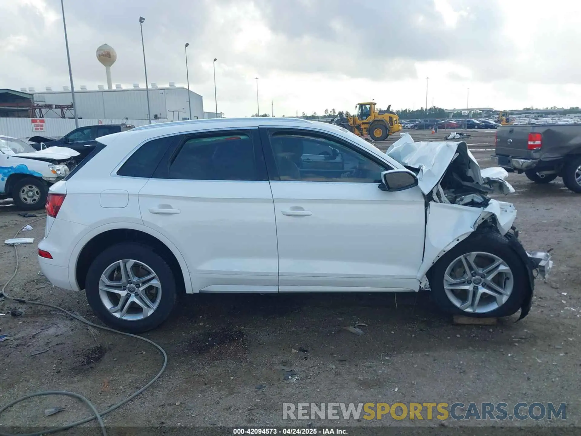 13 Photograph of a damaged car WA1ANAFY1K2112381 AUDI Q5 2019