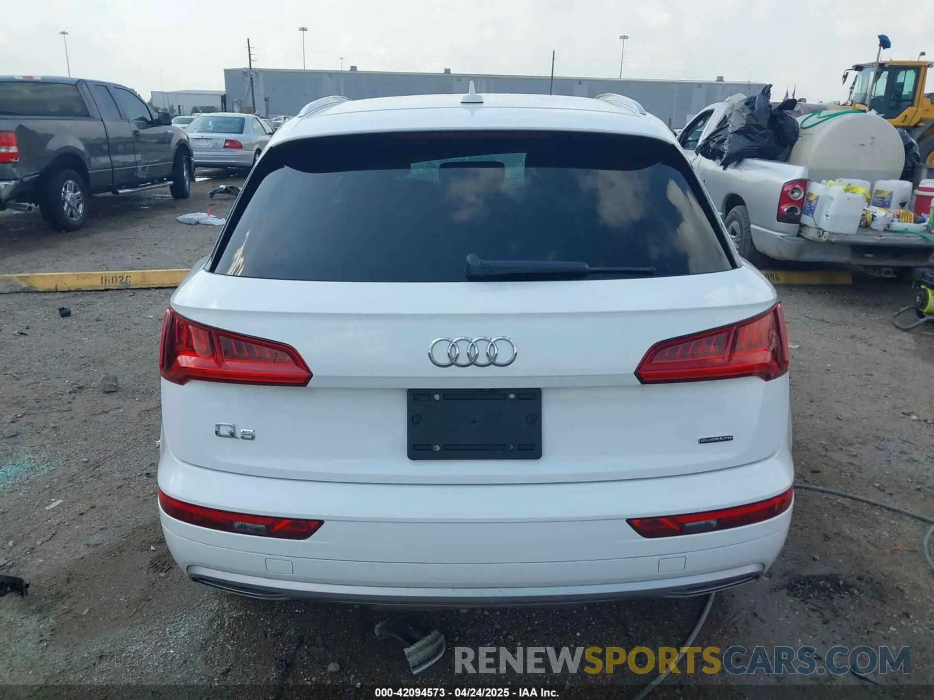 16 Photograph of a damaged car WA1ANAFY1K2112381 AUDI Q5 2019