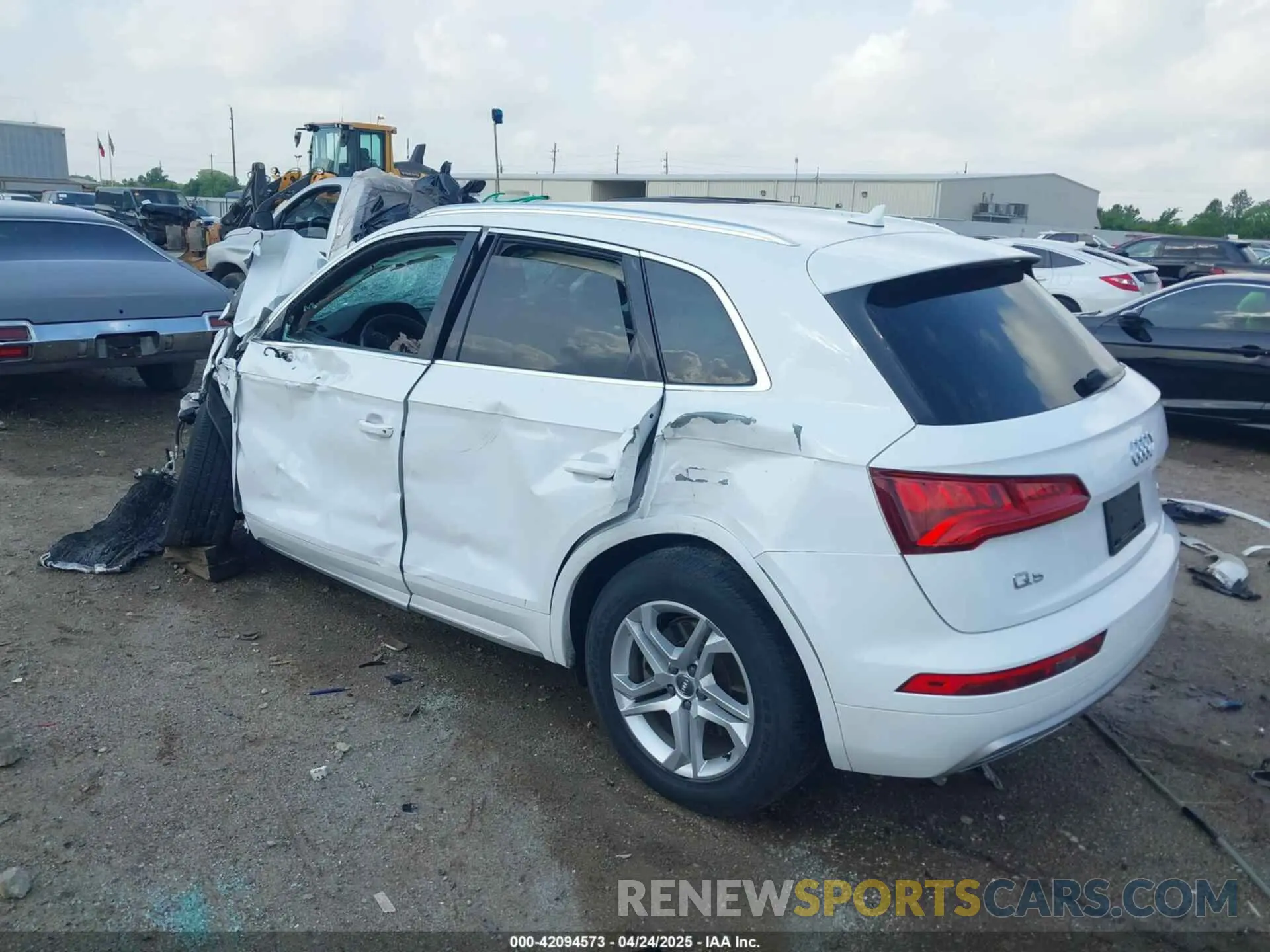 3 Photograph of a damaged car WA1ANAFY1K2112381 AUDI Q5 2019