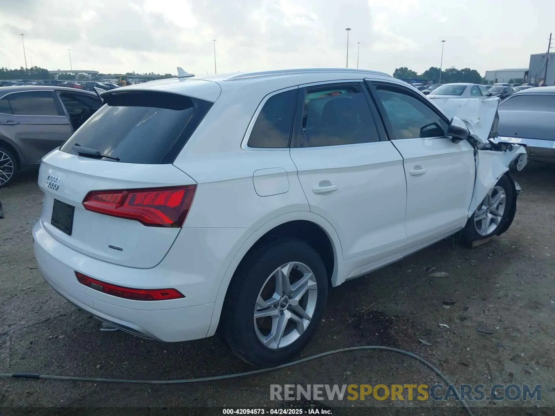 4 Photograph of a damaged car WA1ANAFY1K2112381 AUDI Q5 2019