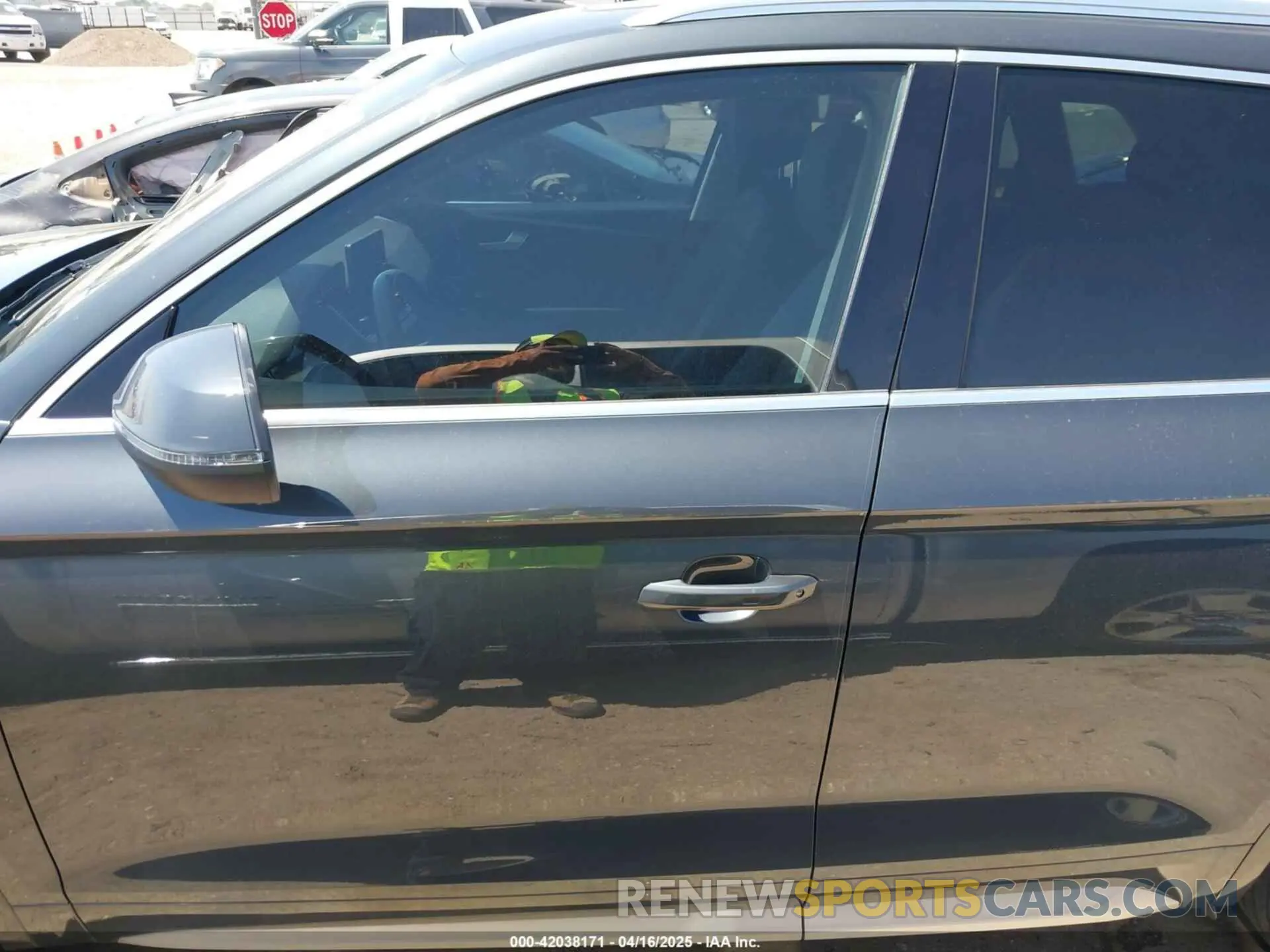 14 Photograph of a damaged car WA1ANAFY1K2118147 AUDI Q5 2019