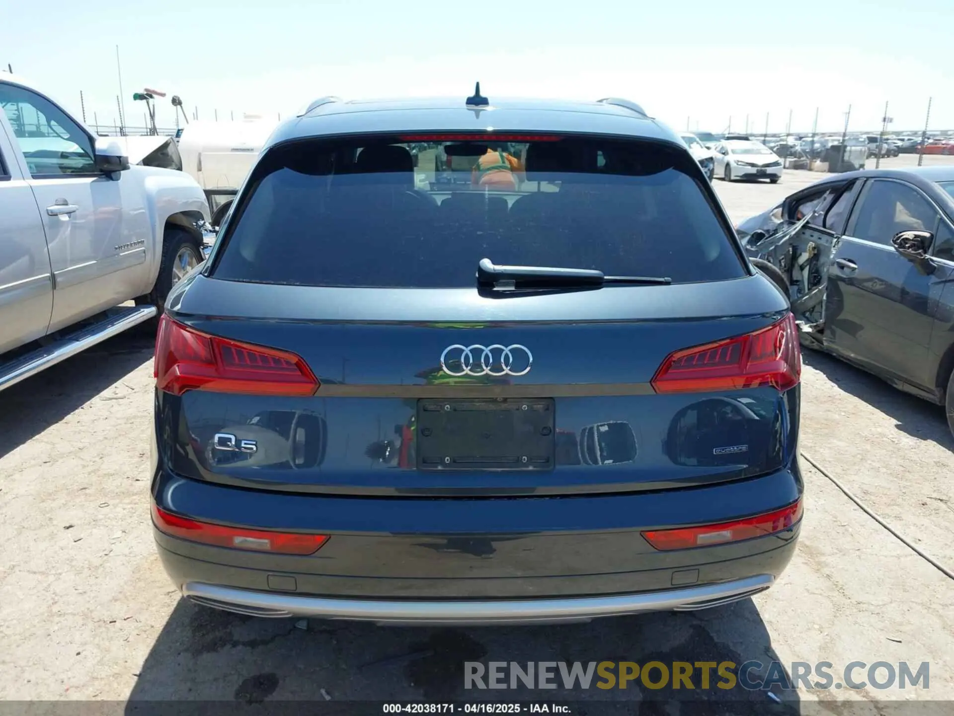 16 Photograph of a damaged car WA1ANAFY1K2118147 AUDI Q5 2019
