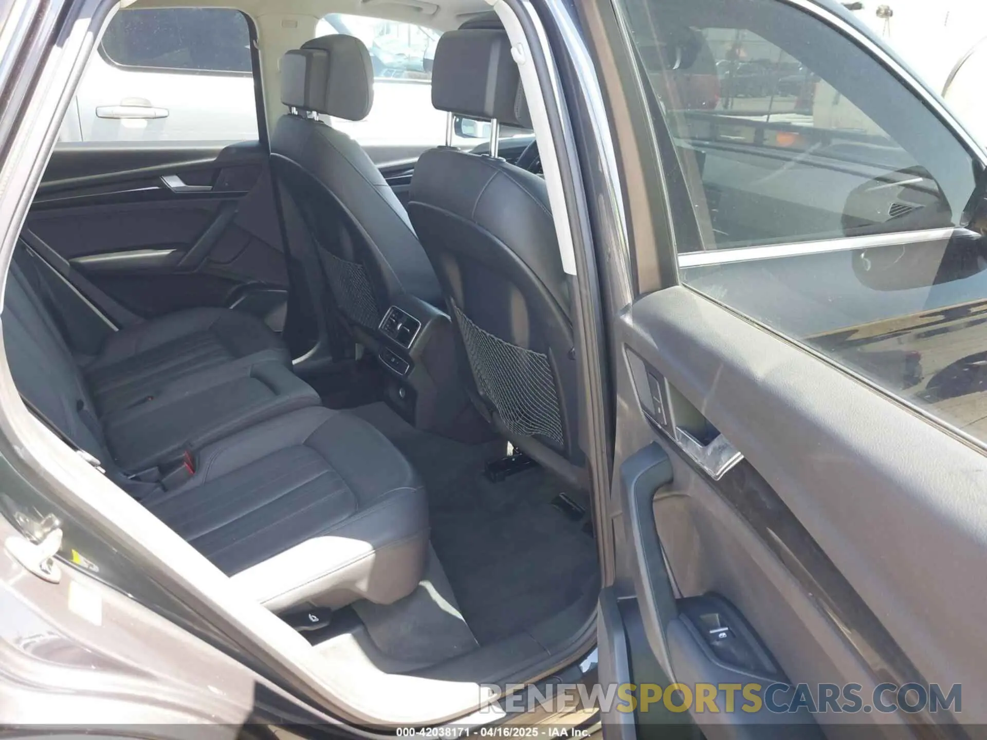 8 Photograph of a damaged car WA1ANAFY1K2118147 AUDI Q5 2019