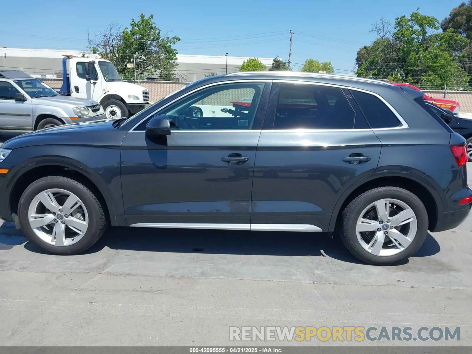 14 Photograph of a damaged car WA1ANAFY2K2040638 AUDI Q5 2019