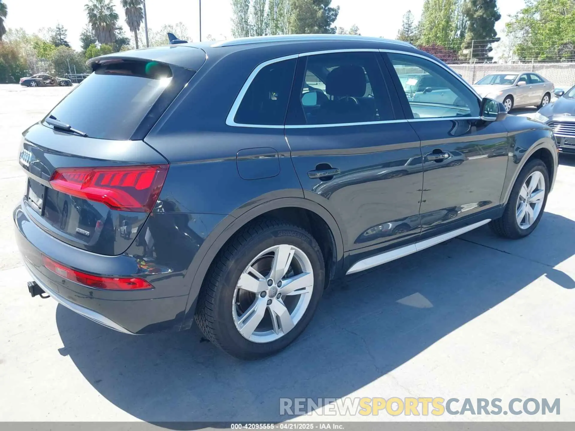 4 Photograph of a damaged car WA1ANAFY2K2040638 AUDI Q5 2019