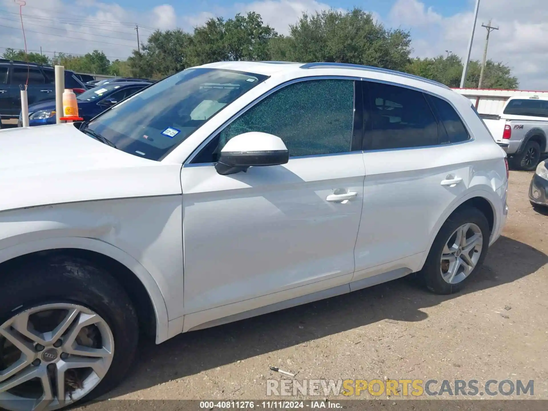 14 Photograph of a damaged car WA1ANAFY2K2100112 AUDI Q5 2019