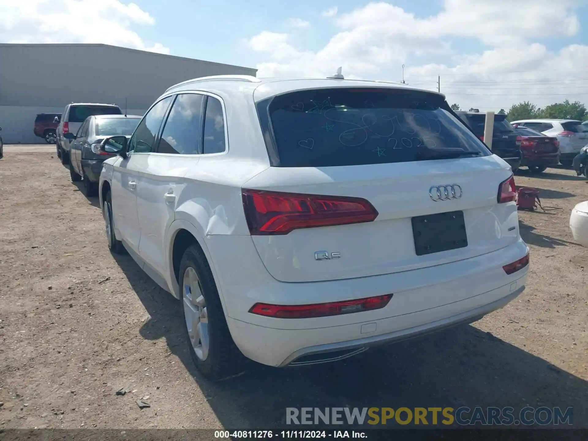 3 Photograph of a damaged car WA1ANAFY2K2100112 AUDI Q5 2019