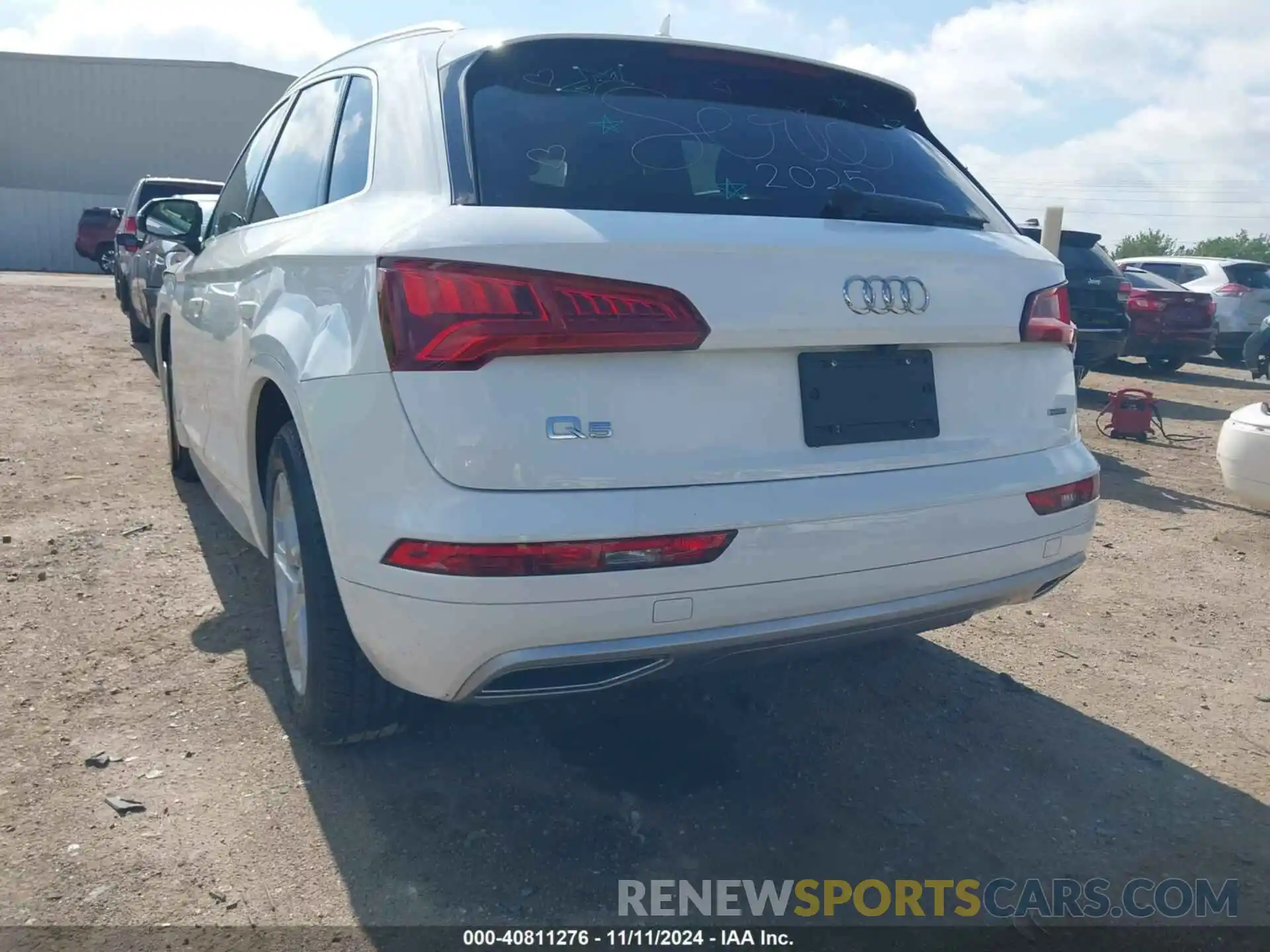 4 Photograph of a damaged car WA1ANAFY2K2100112 AUDI Q5 2019