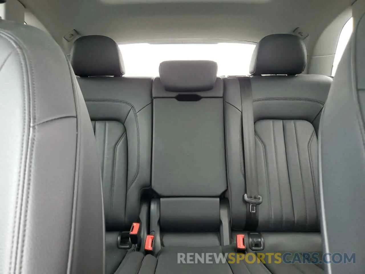 10 Photograph of a damaged car WA1ANAFY2K2108971 AUDI Q5 2019