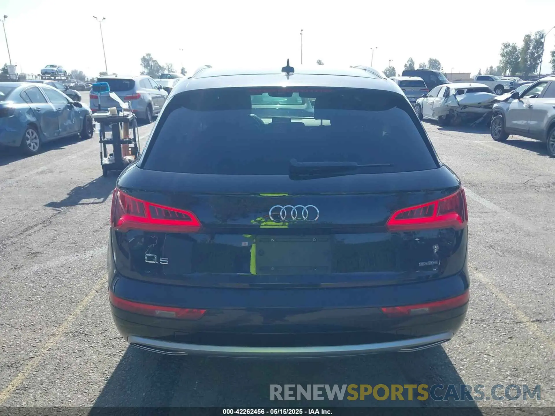 17 Photograph of a damaged car WA1ANAFY2K2122904 AUDI Q5 2019