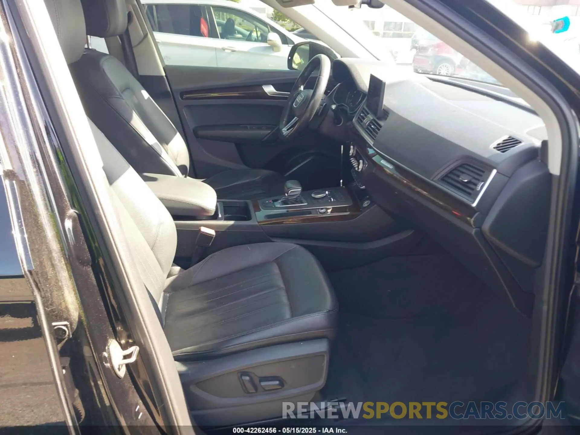 5 Photograph of a damaged car WA1ANAFY2K2122904 AUDI Q5 2019