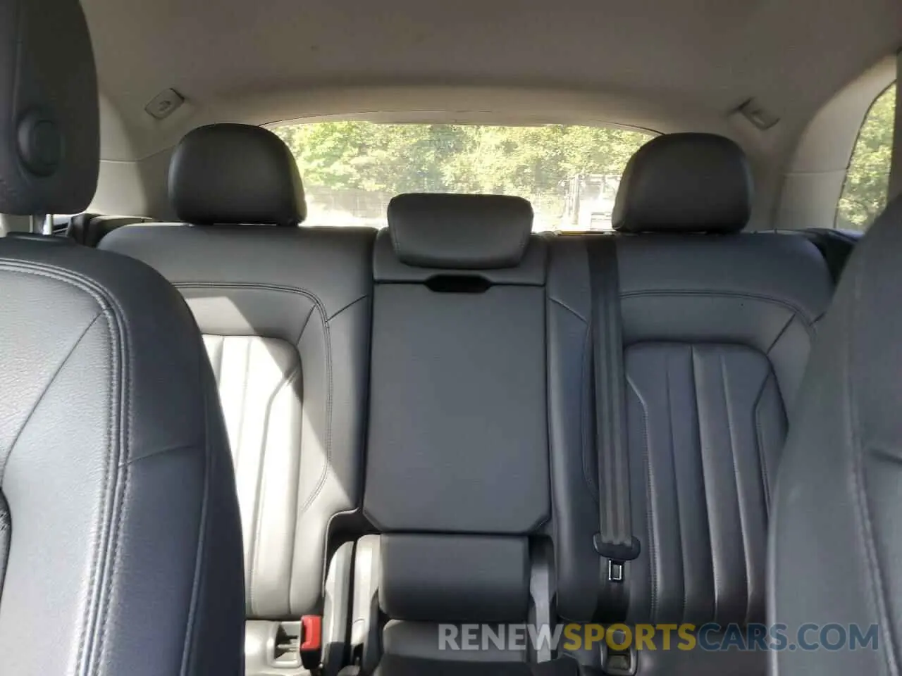 10 Photograph of a damaged car WA1ANAFY2K2124717 AUDI Q5 2019