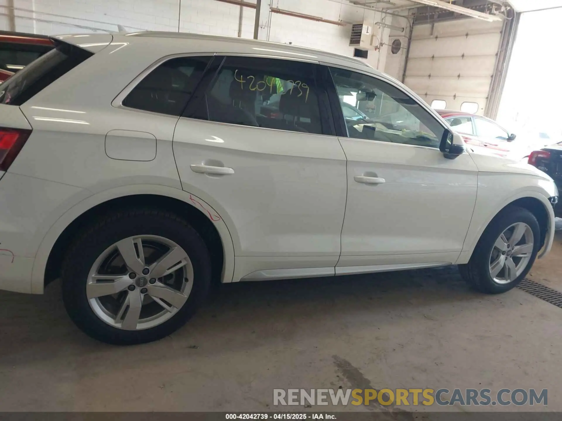 13 Photograph of a damaged car WA1ANAFY3K2131756 AUDI Q5 2019