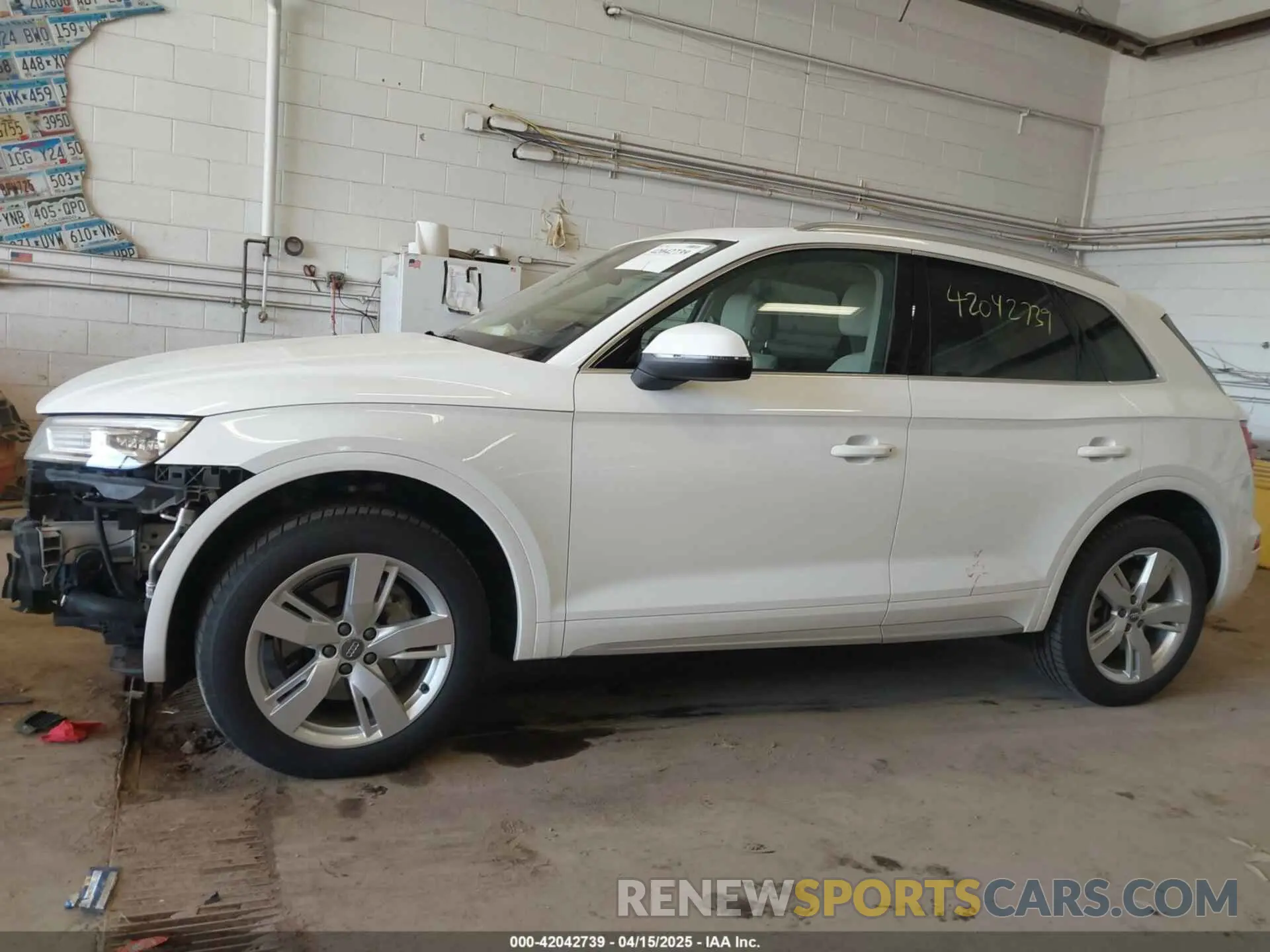 14 Photograph of a damaged car WA1ANAFY3K2131756 AUDI Q5 2019