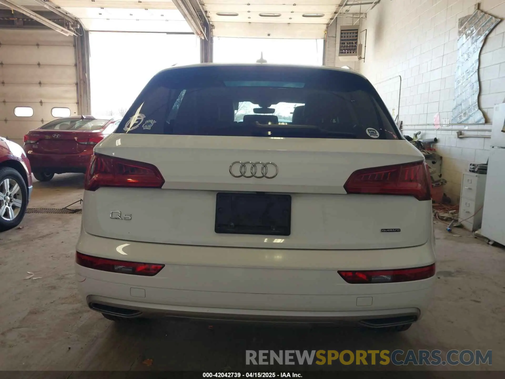 16 Photograph of a damaged car WA1ANAFY3K2131756 AUDI Q5 2019