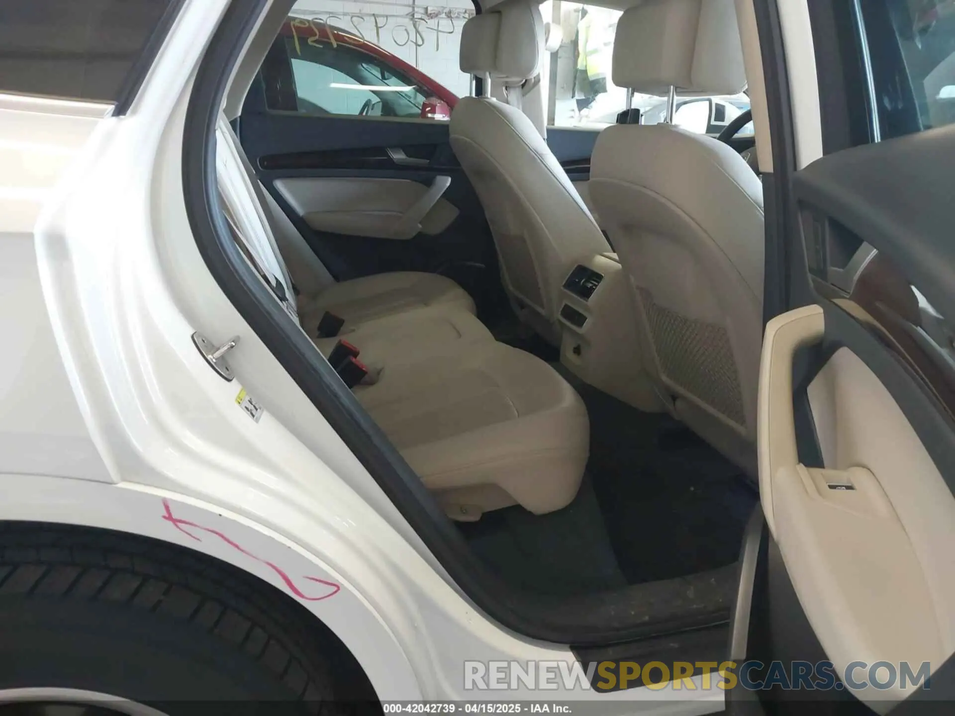8 Photograph of a damaged car WA1ANAFY3K2131756 AUDI Q5 2019