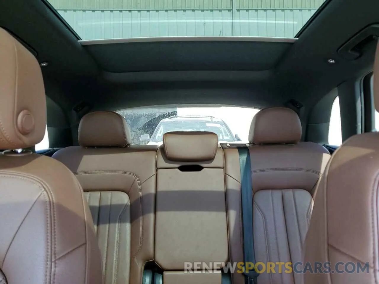 10 Photograph of a damaged car WA1ANAFY4K2036302 AUDI Q5 2019