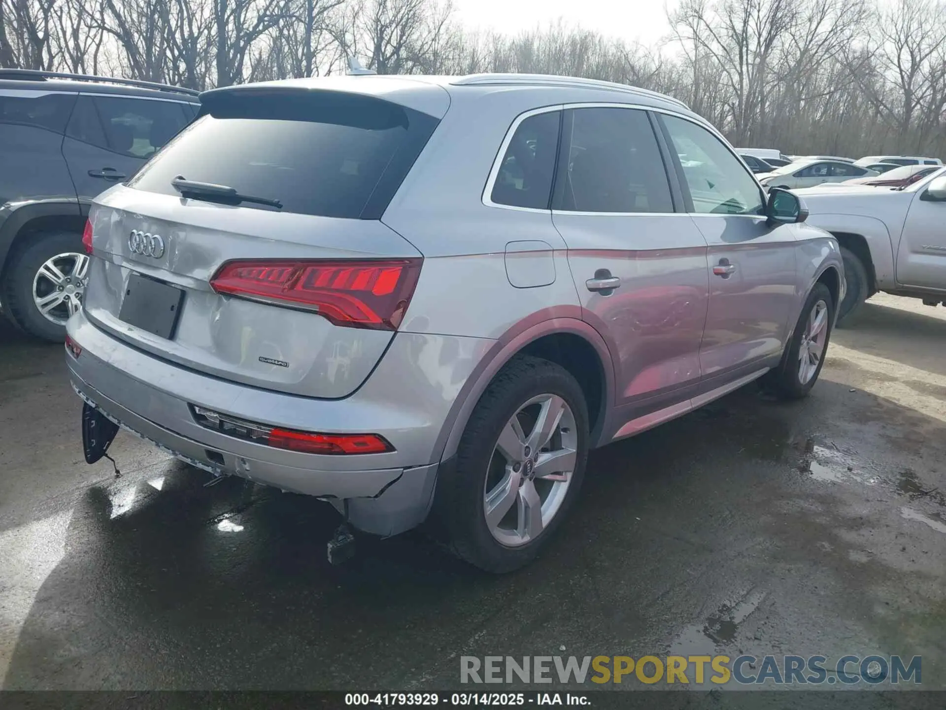 4 Photograph of a damaged car WA1ANAFY4K2076069 AUDI Q5 2019