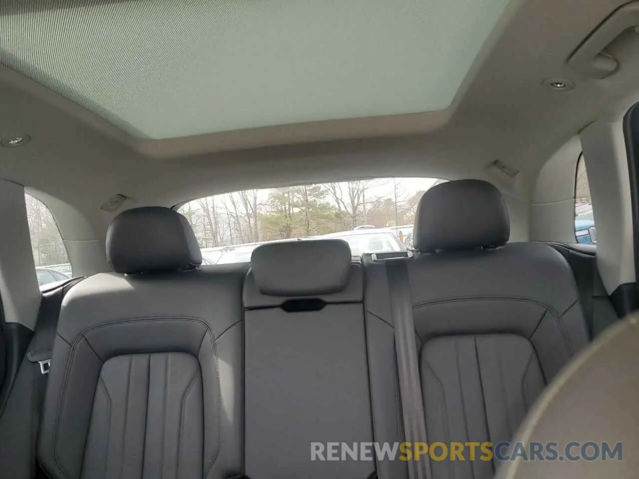 10 Photograph of a damaged car WA1ANAFY4K2096922 AUDI Q5 2019