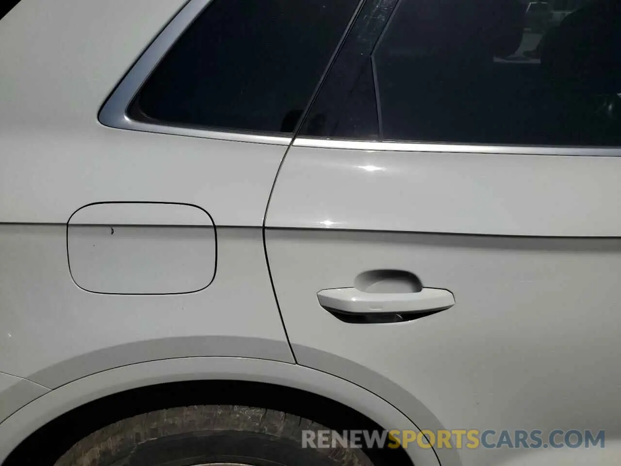 10 Photograph of a damaged car WA1ANAFY4K2125898 AUDI Q5 2019