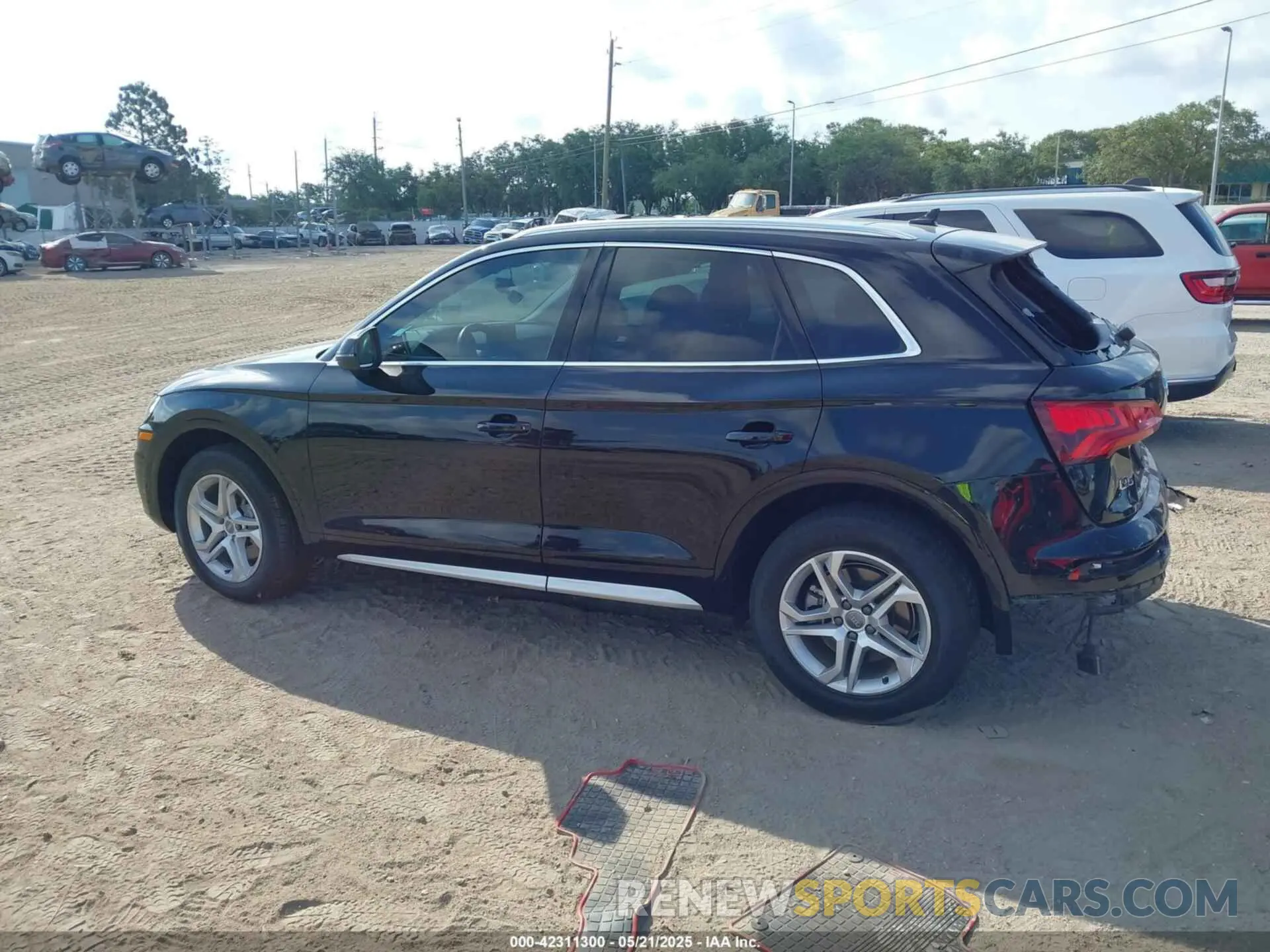 14 Photograph of a damaged car WA1ANAFY4K2139817 AUDI Q5 2019