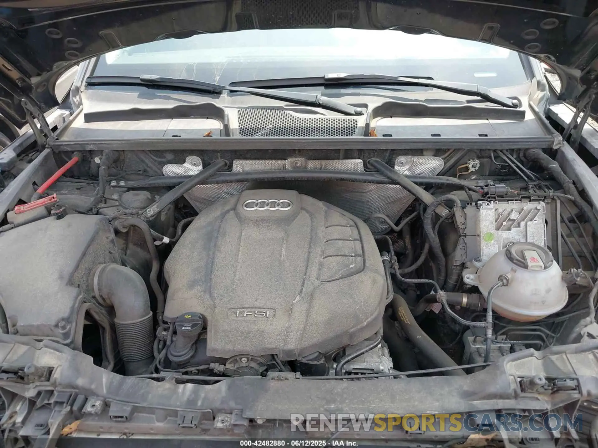 10 Photograph of a damaged car WA1ANAFY5K2068112 AUDI Q5 2019