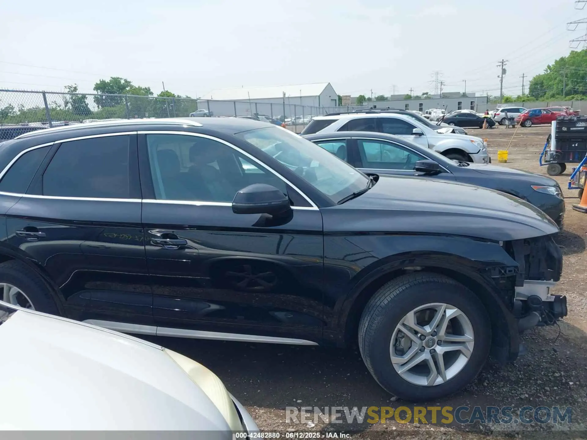 14 Photograph of a damaged car WA1ANAFY5K2068112 AUDI Q5 2019
