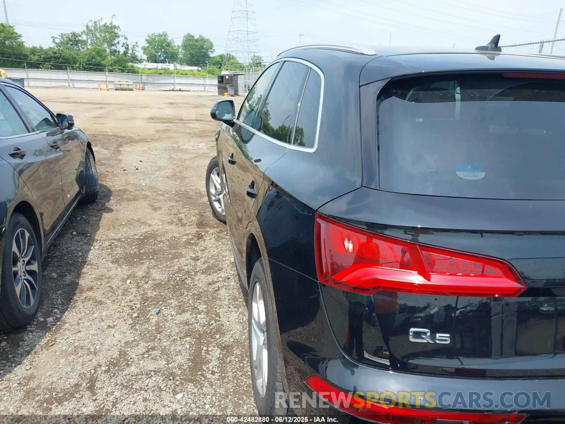 3 Photograph of a damaged car WA1ANAFY5K2068112 AUDI Q5 2019