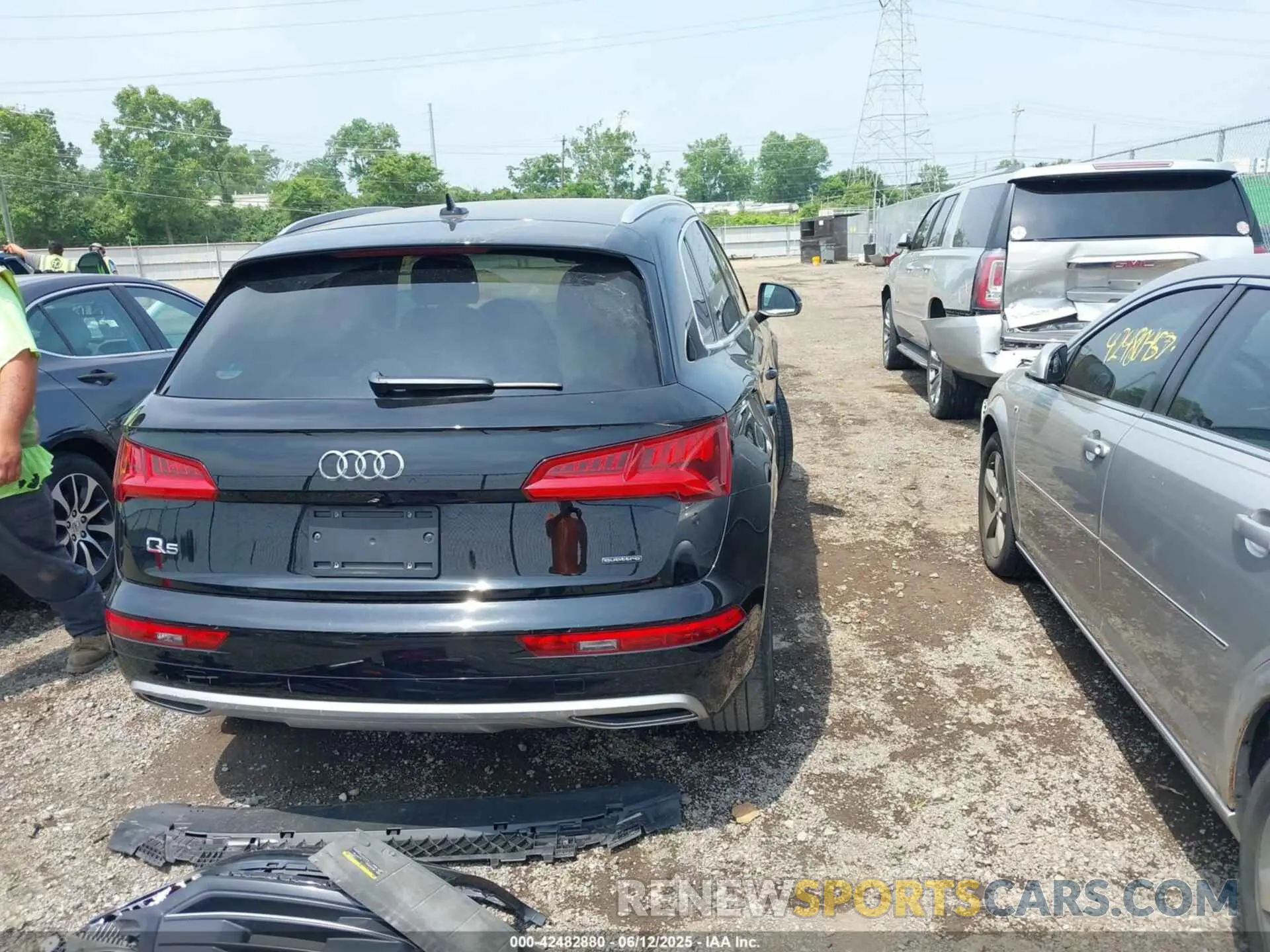 4 Photograph of a damaged car WA1ANAFY5K2068112 AUDI Q5 2019